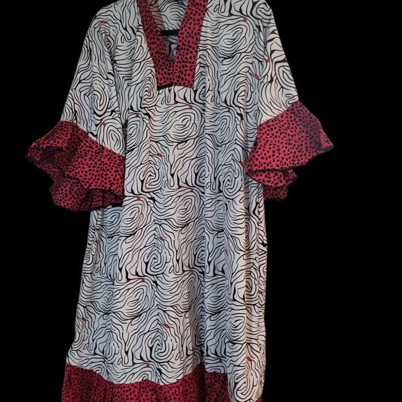 ONE SIZE V-neck beautiful soft fabric Custom made lounge or relaxing dress. - Picture 7 of 8